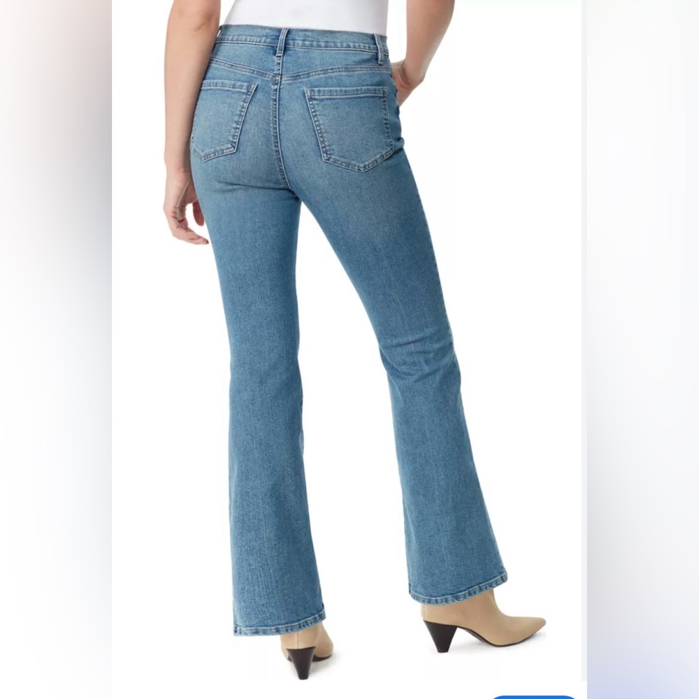 Gloria Vanderbilt Petite Shape Effect Flare Tummy-Control Jeans - Picture 3 of 8